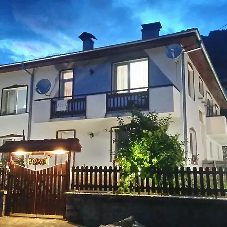 Meraklii Guest house *